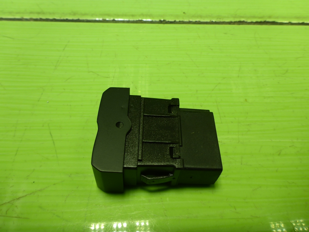 Кнопка люка