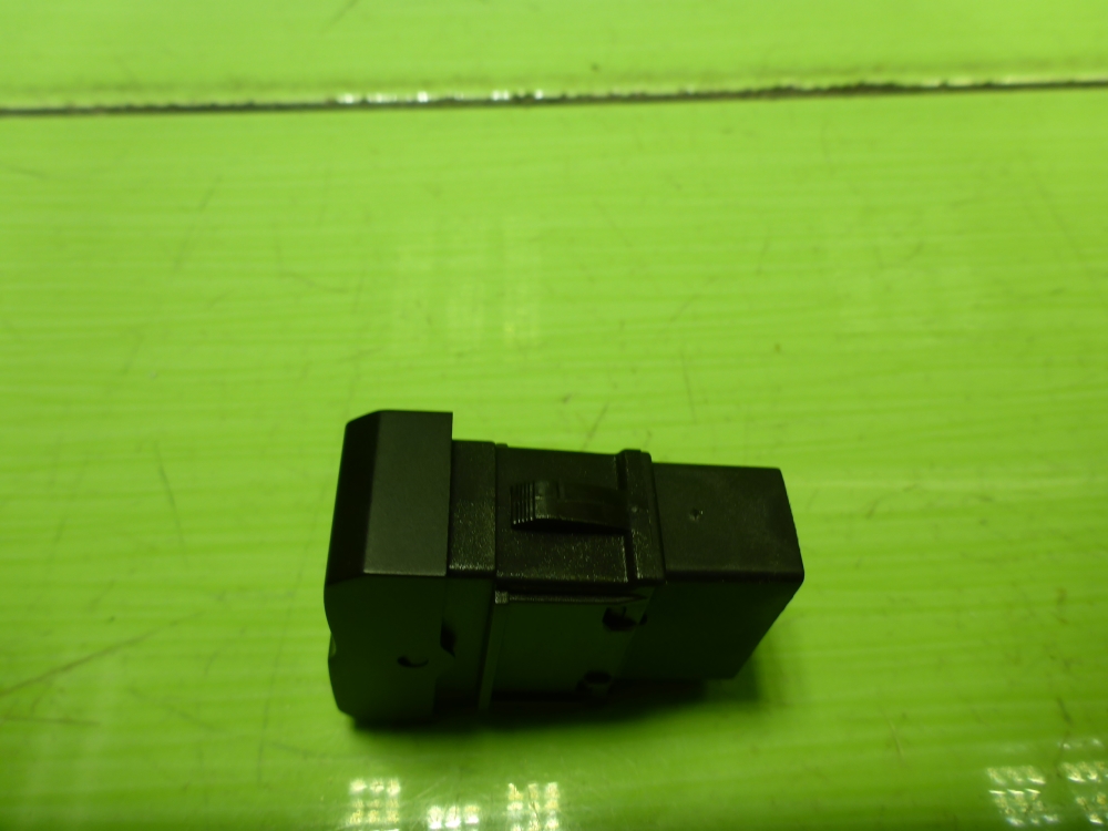 Кнопка люка