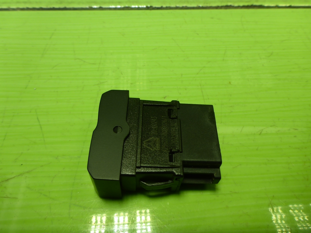 Кнопка люка