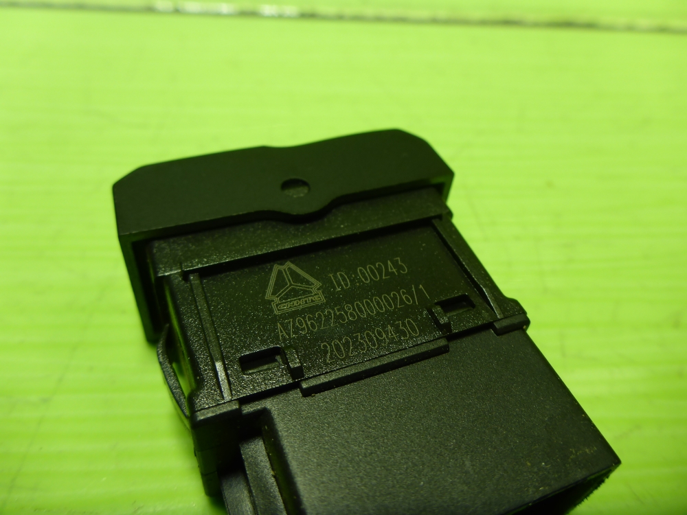 Кнопка люка