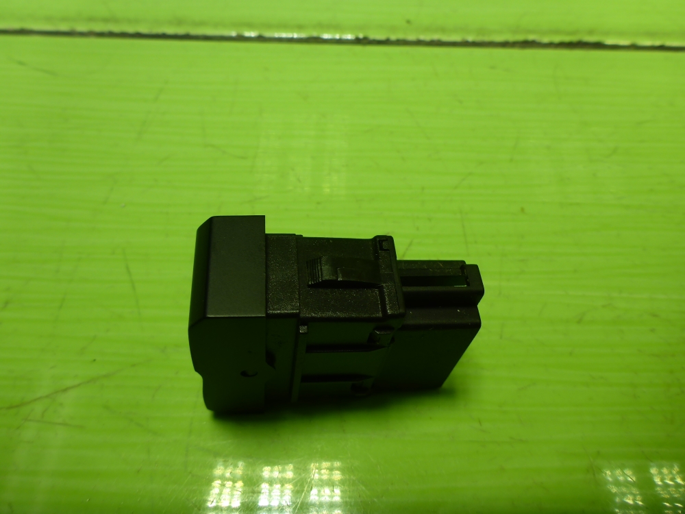 Кнопка люка