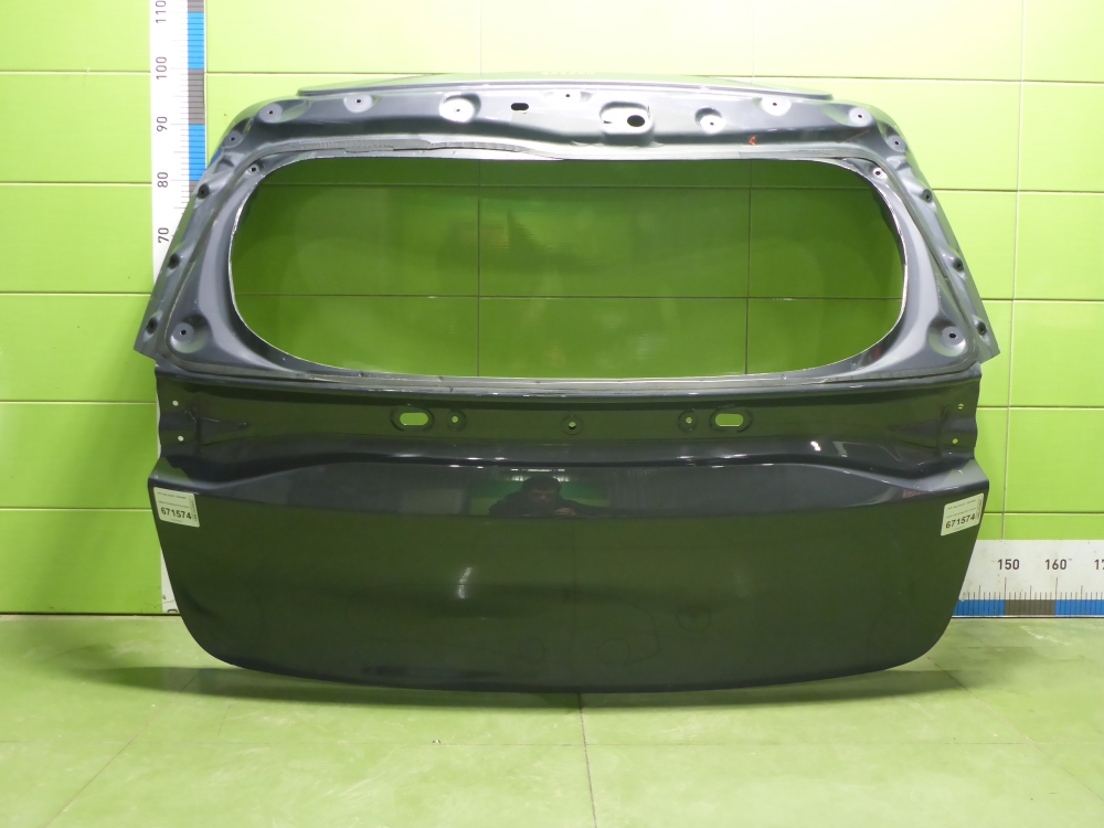 Дверь багажника