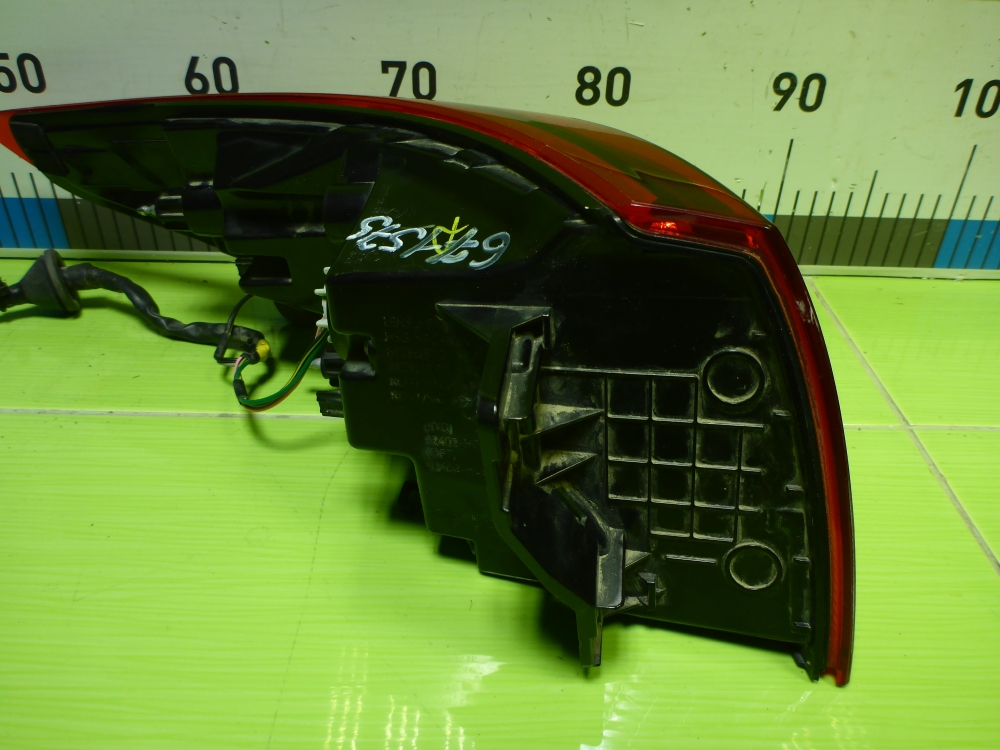 Фонарь задний наружный правый