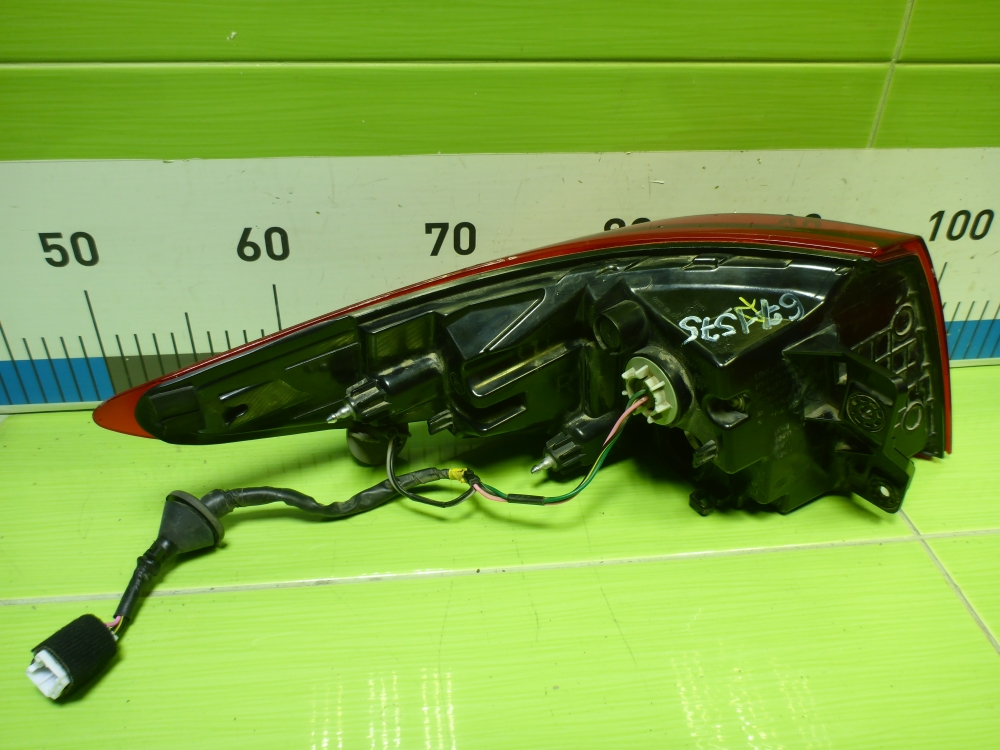 Фонарь задний наружный правый