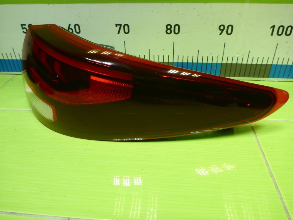 Фонарь задний наружный правый