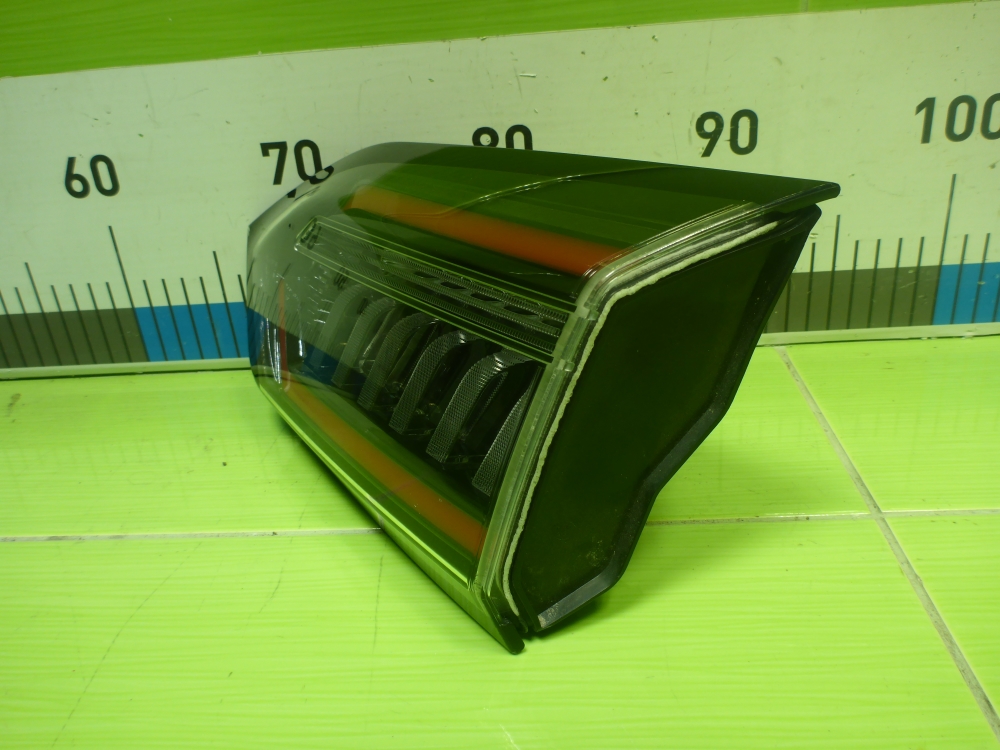 Фонарь задний внутренний правый