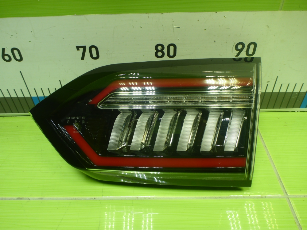 Фонарь задний внутренний правый