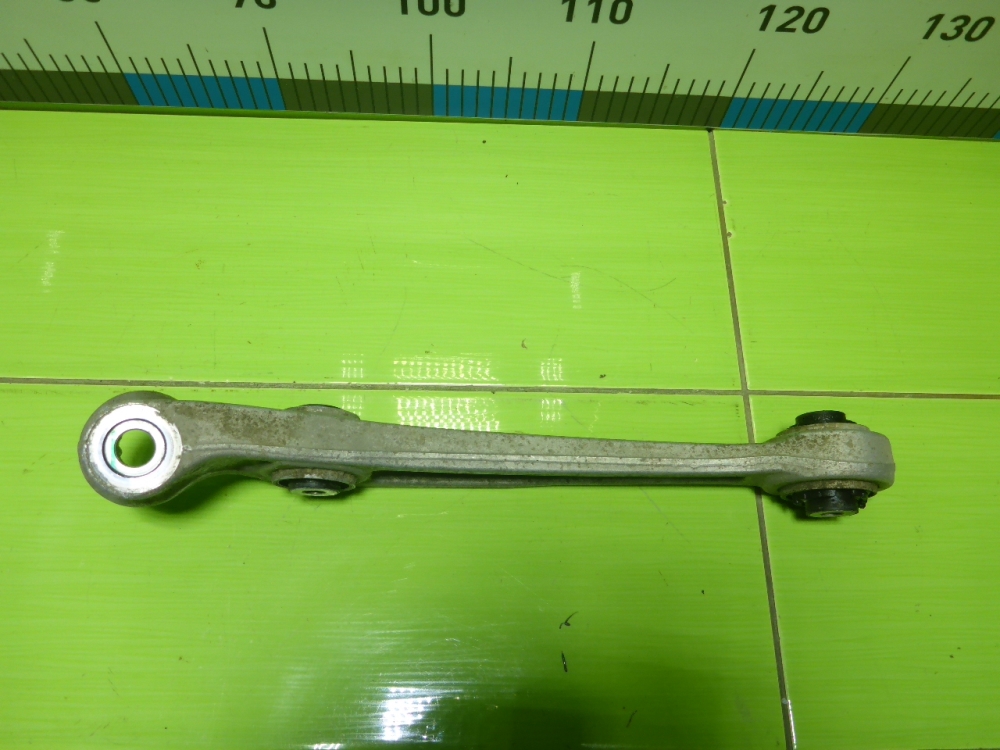 Рычаг передний правый