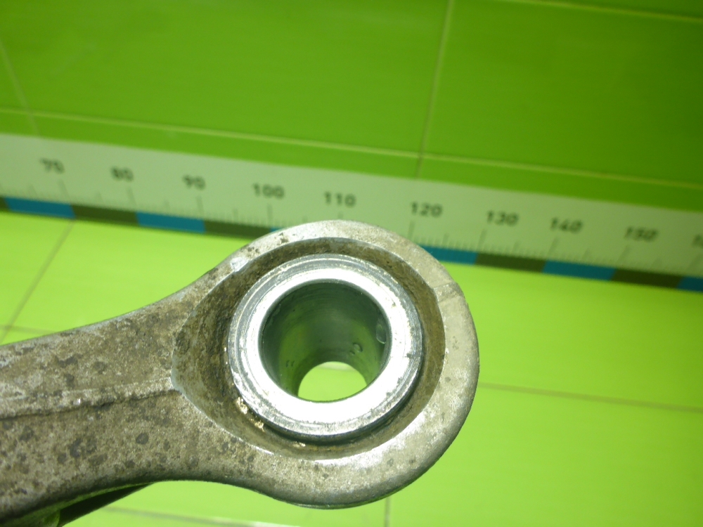 Рычаг передний правый