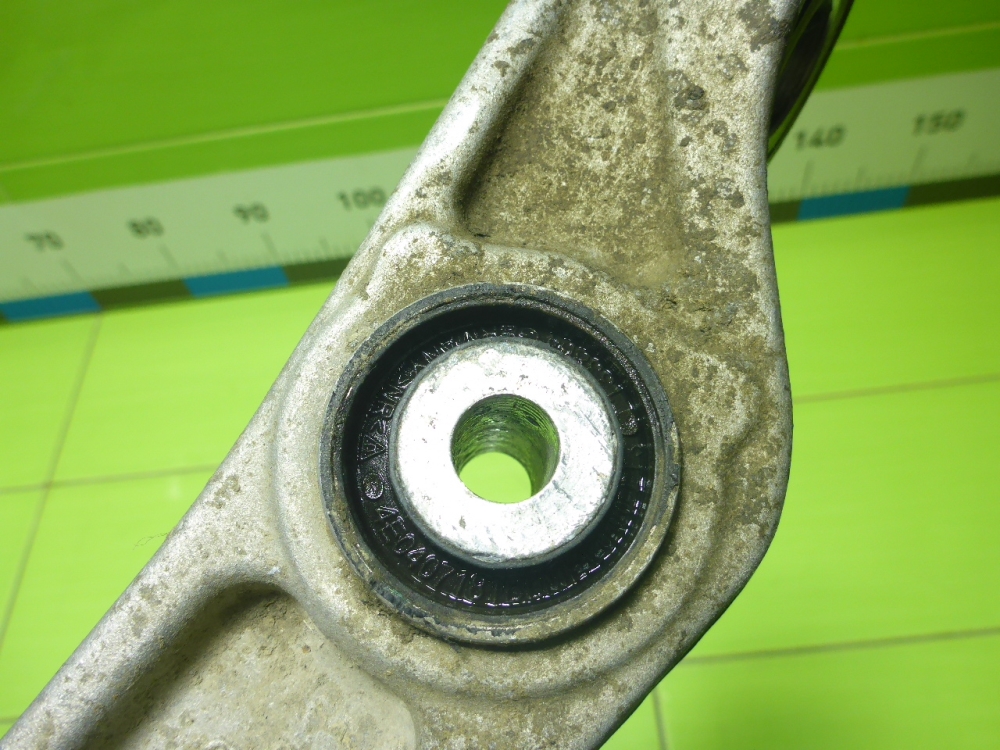 Рычаг передний правый