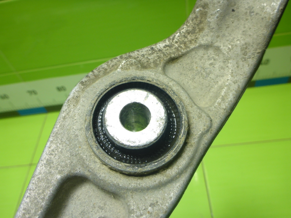 Рычаг передний правый