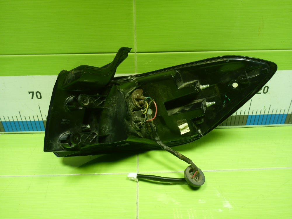 Фонарь задний наружный левый