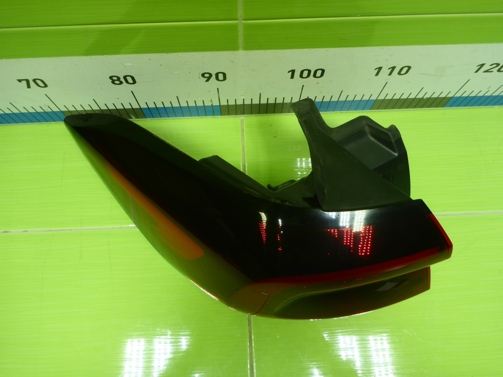 Фонарь задний наружный левый