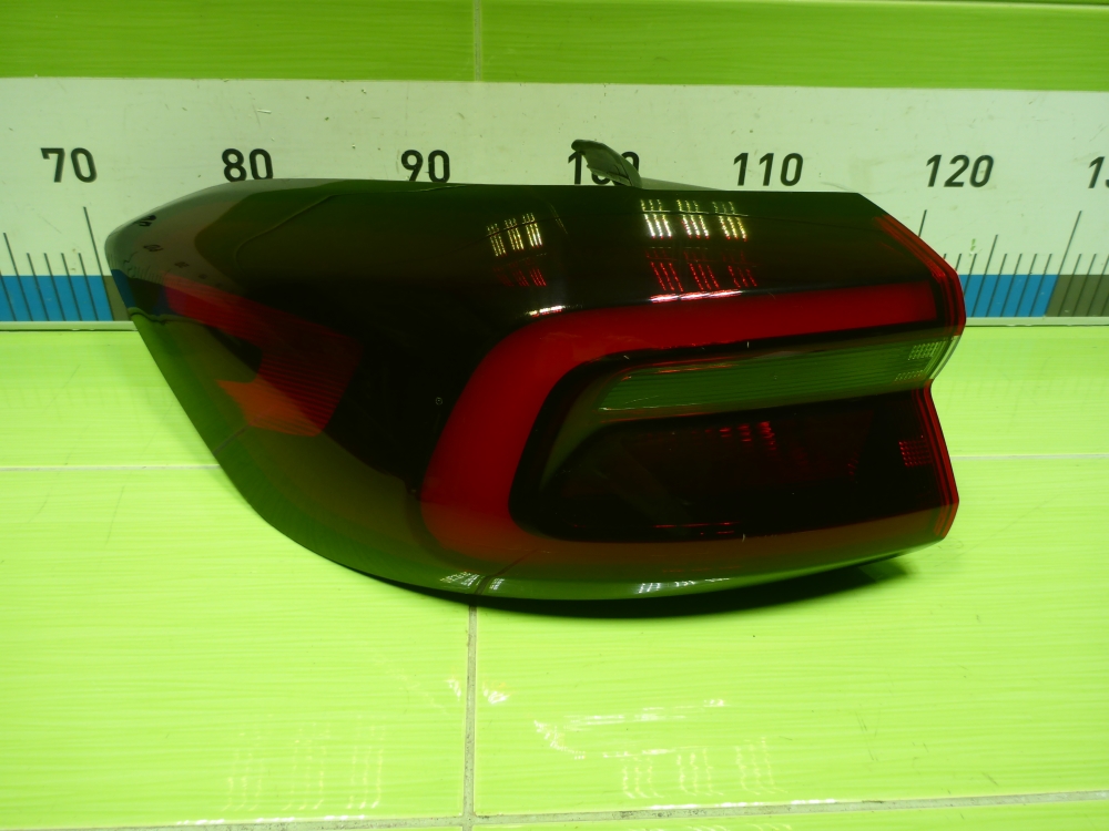 Фонарь задний наружный левый