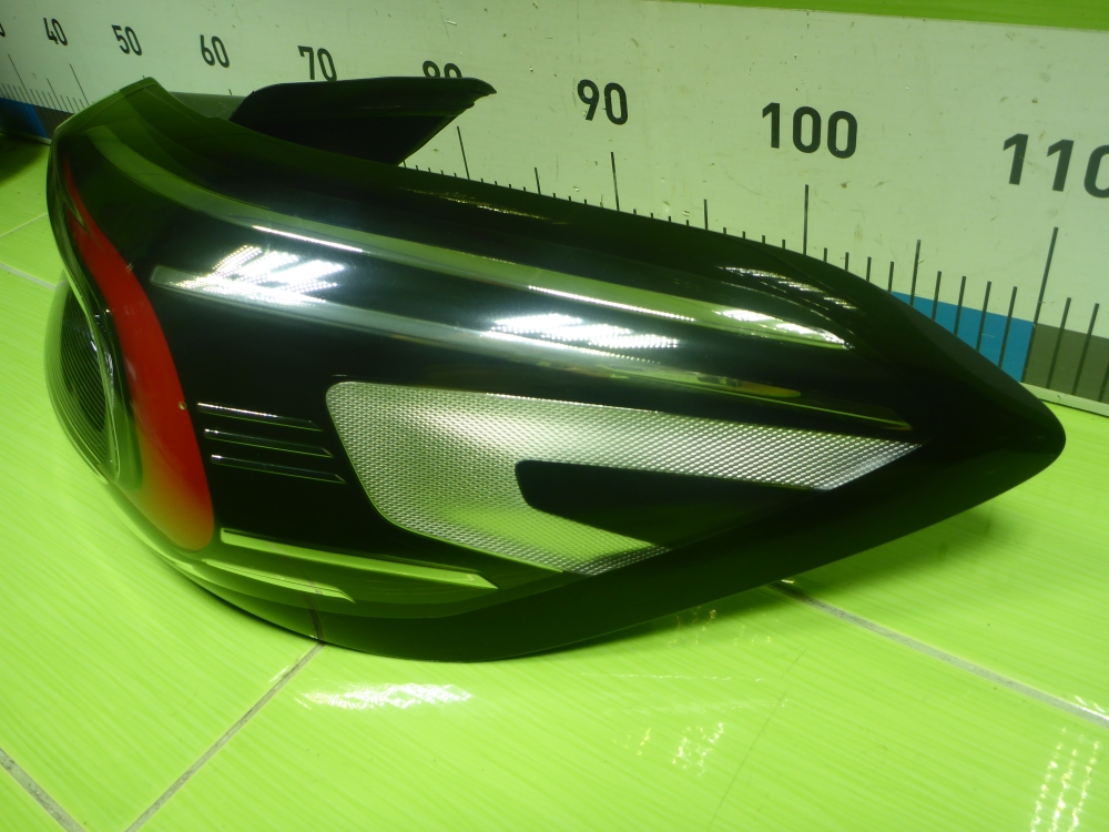 Фонарь задний наружный правый