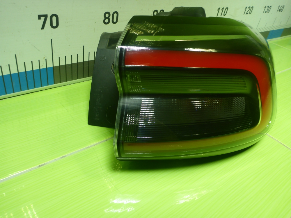 Фонарь задний наружный правый