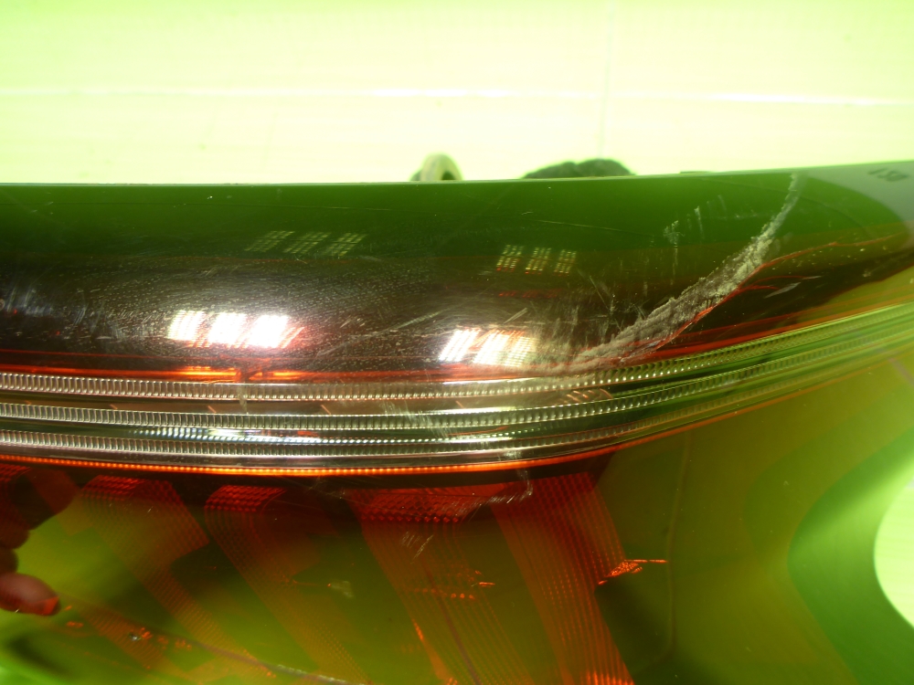 Фонарь задний наружный правый