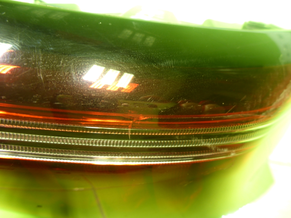 Фонарь задний наружный правый