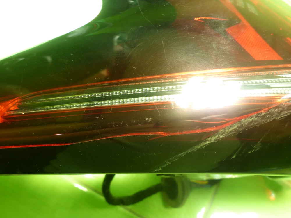 Фонарь задний наружный правый