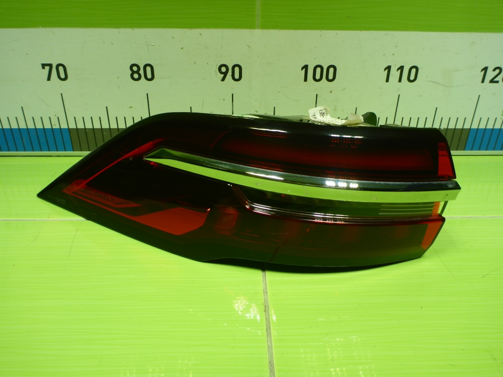 Фонарь задний наружный левый