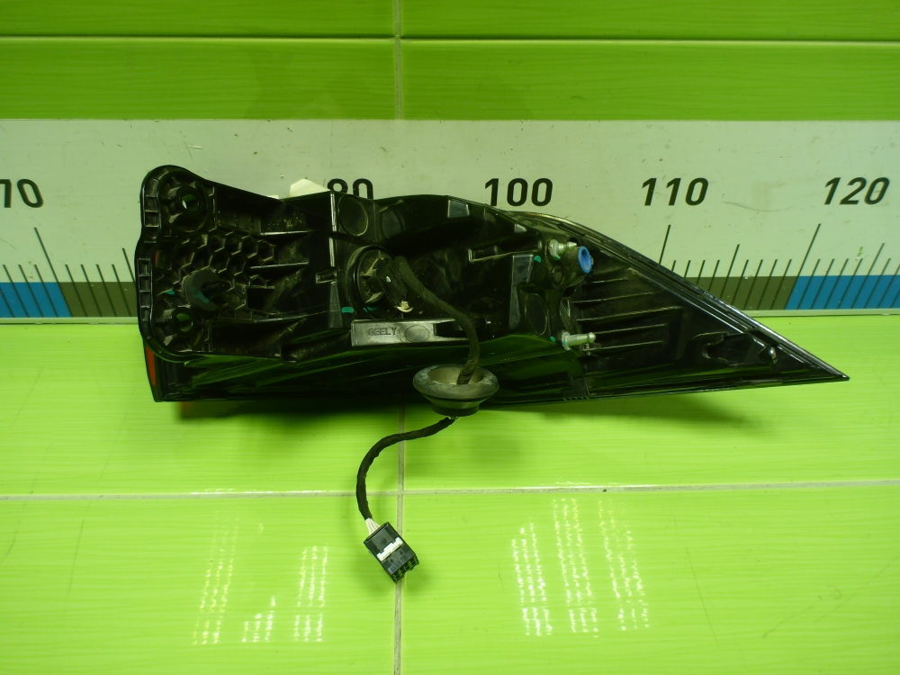 Фонарь задний наружный левый