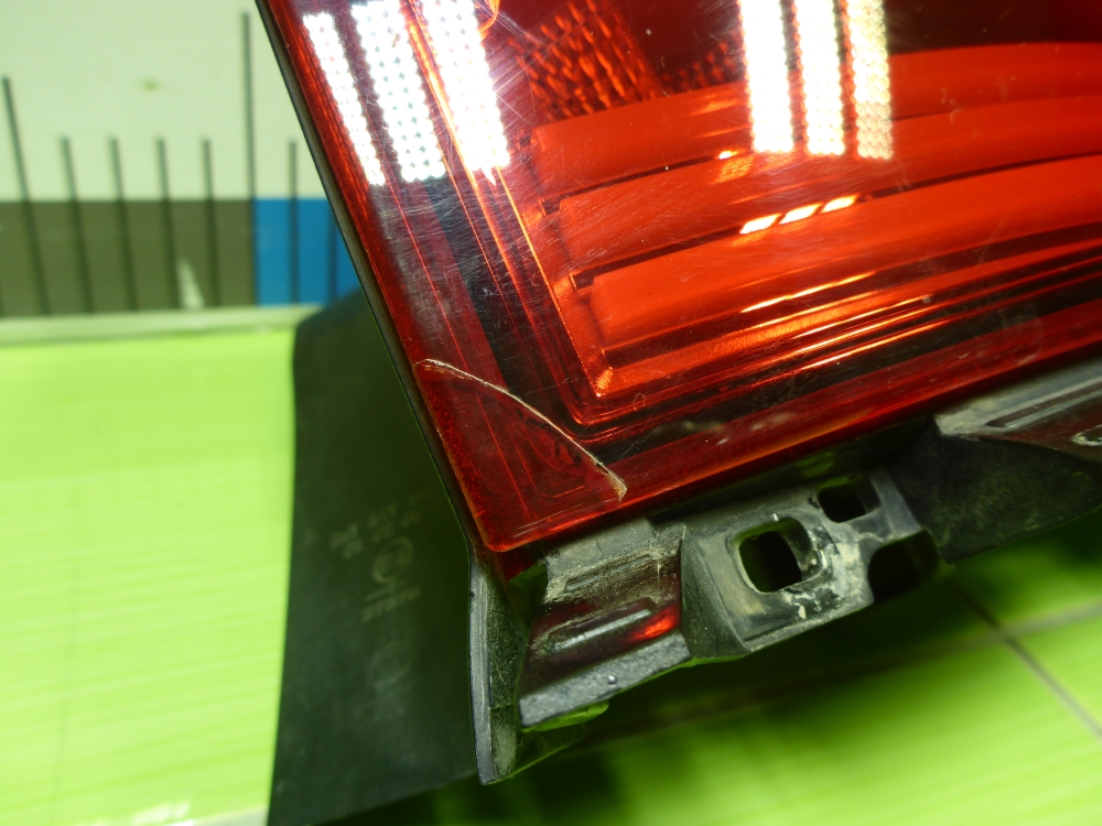 Фонарь задний наружный правый