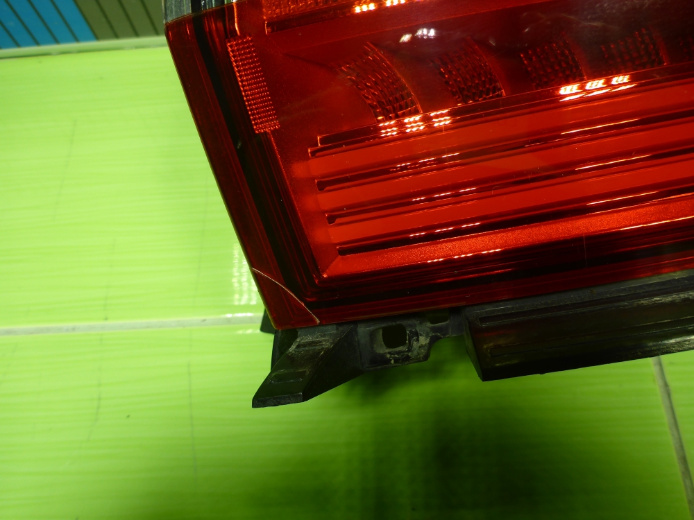 Фонарь задний наружный правый