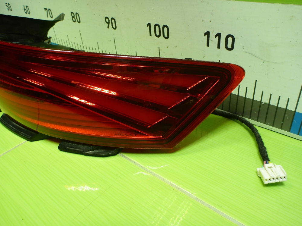 Фонарь задний наружный правый