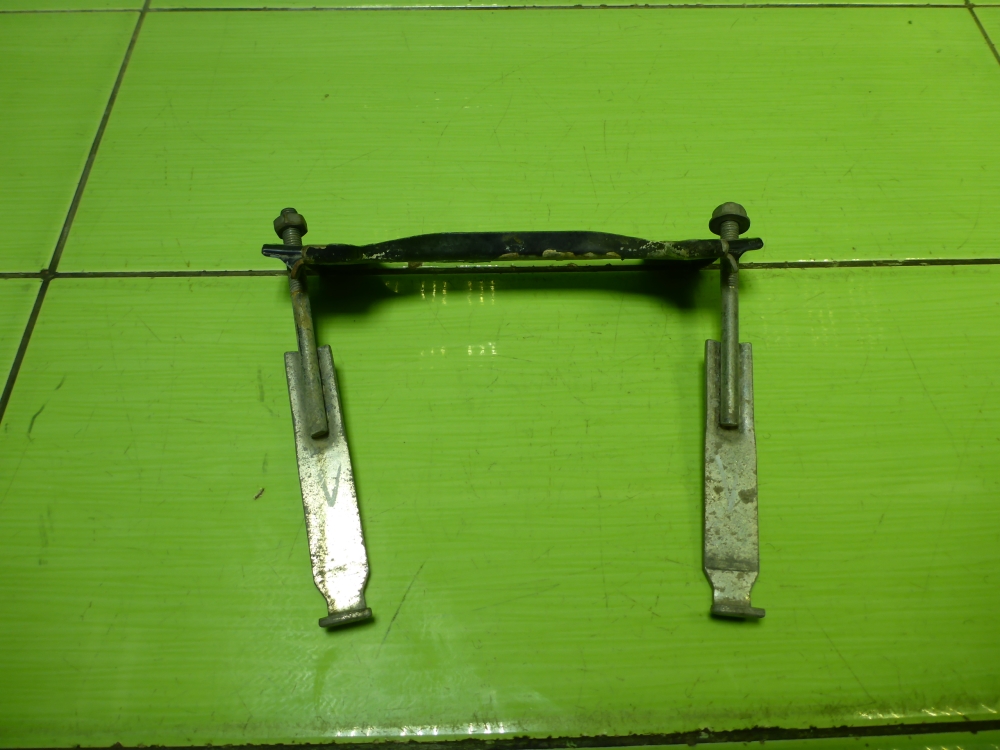 Крепление аккумулятора (АКБ)