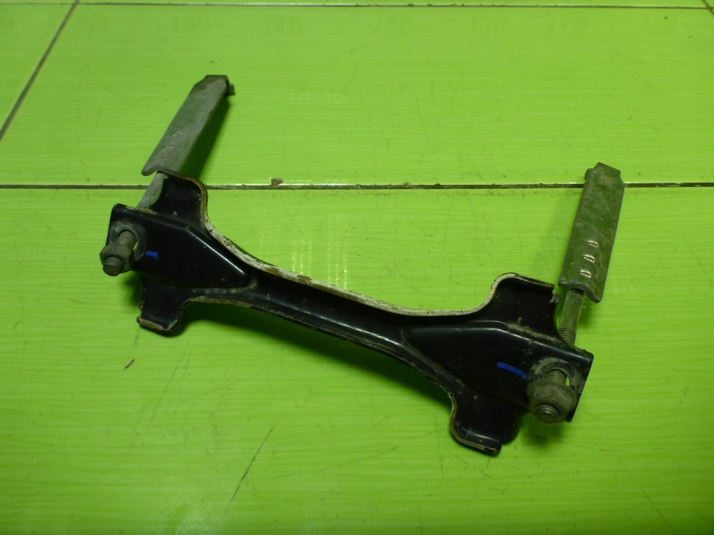 Крепление аккумулятора (АКБ)