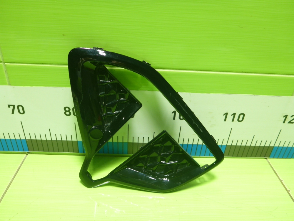 Накладка переднего бампера правая