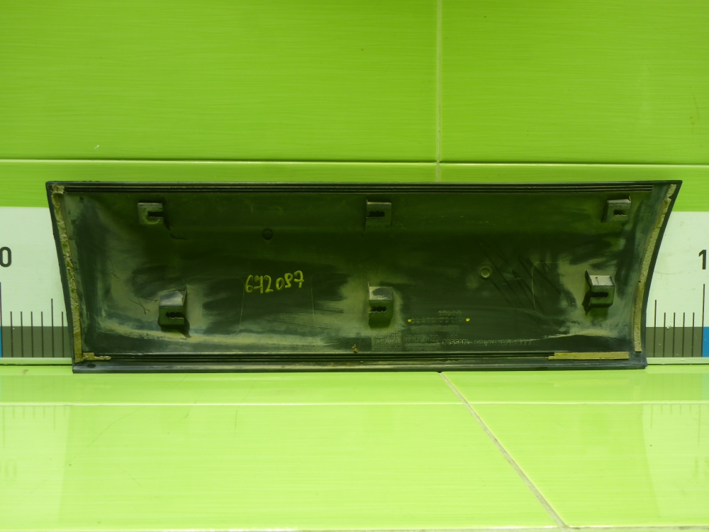 Накладка двери задней правой