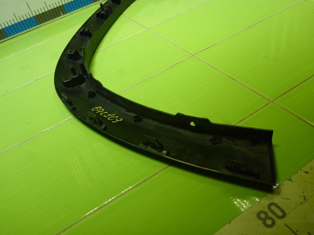 Накладка переднего крыла правого