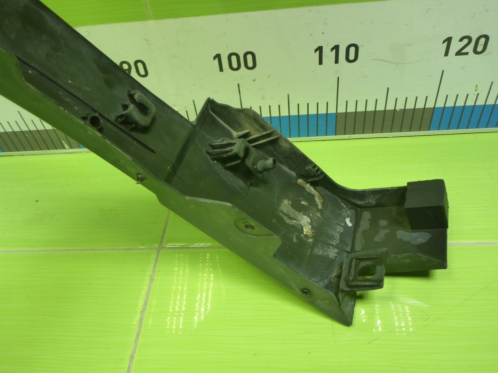 Накладка переднего крыла правого