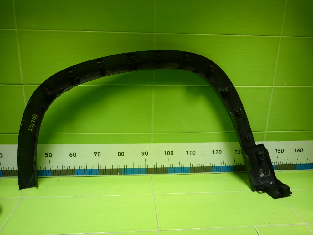 Накладка переднего крыла правого