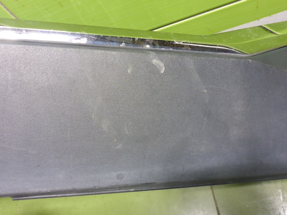 Накладка двери передней правой