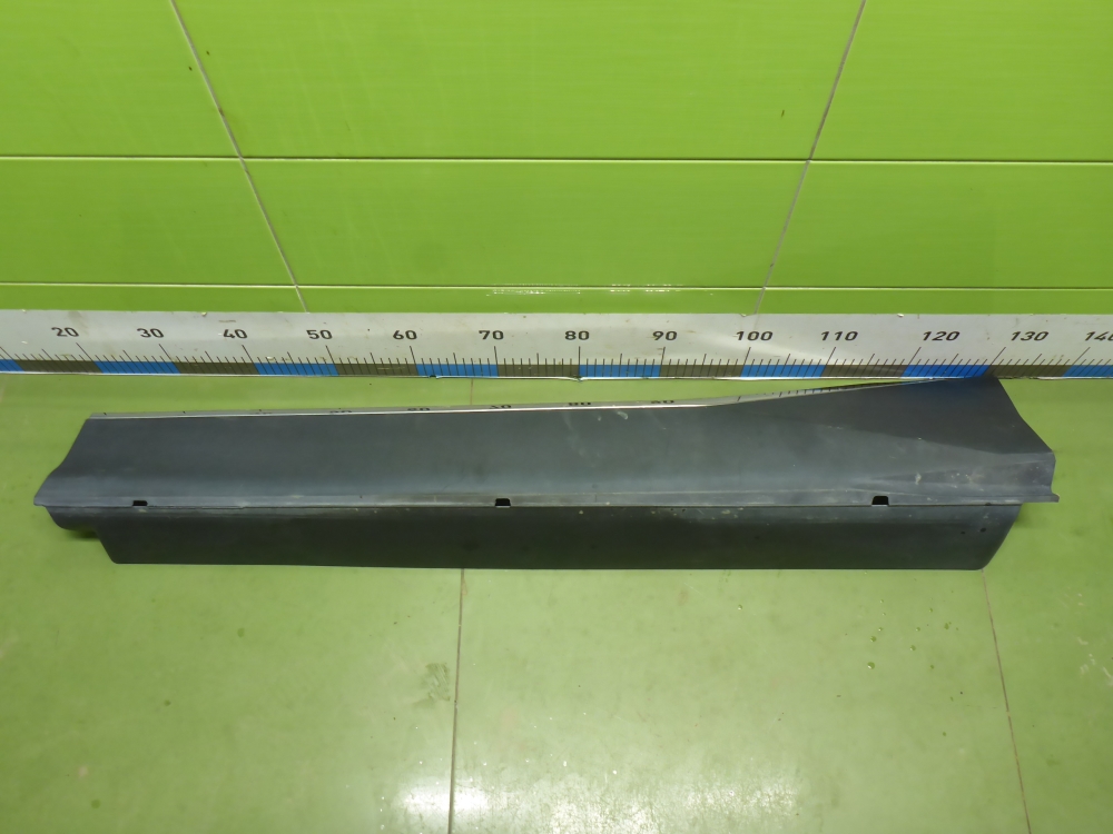 Накладка двери передней правой