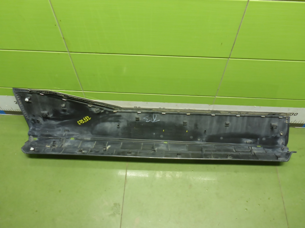 Накладка двери передней правой