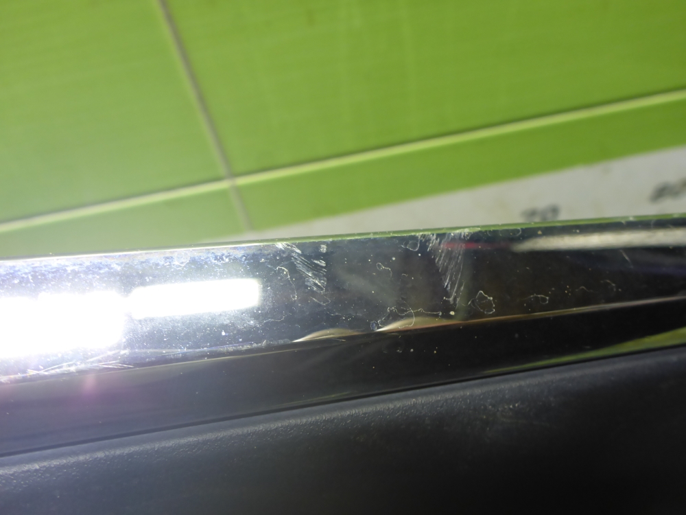 Накладка двери передней правой