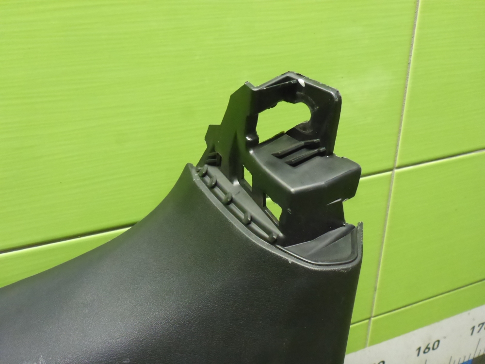 Обшивка двери багажника