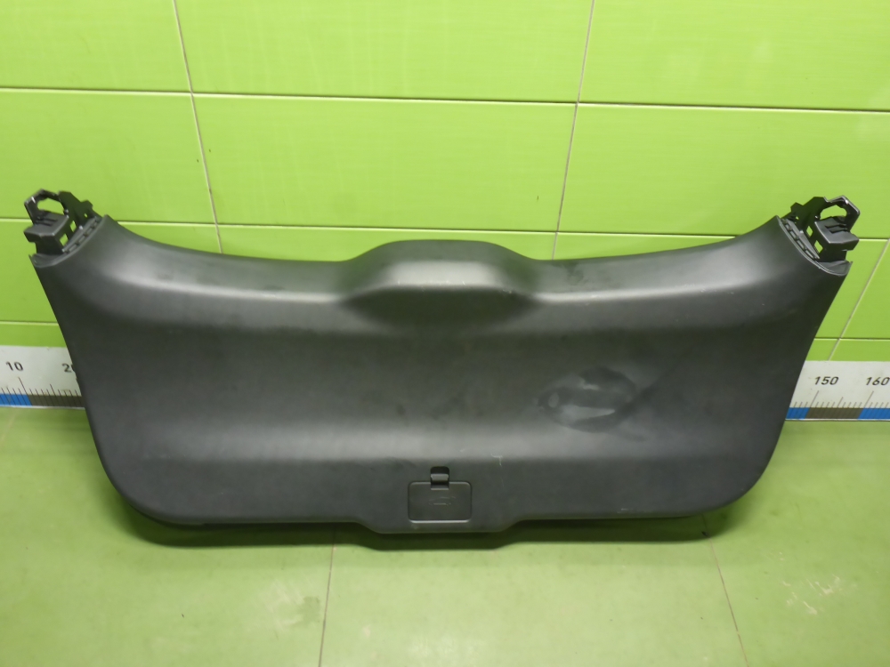 Обшивка двери багажника