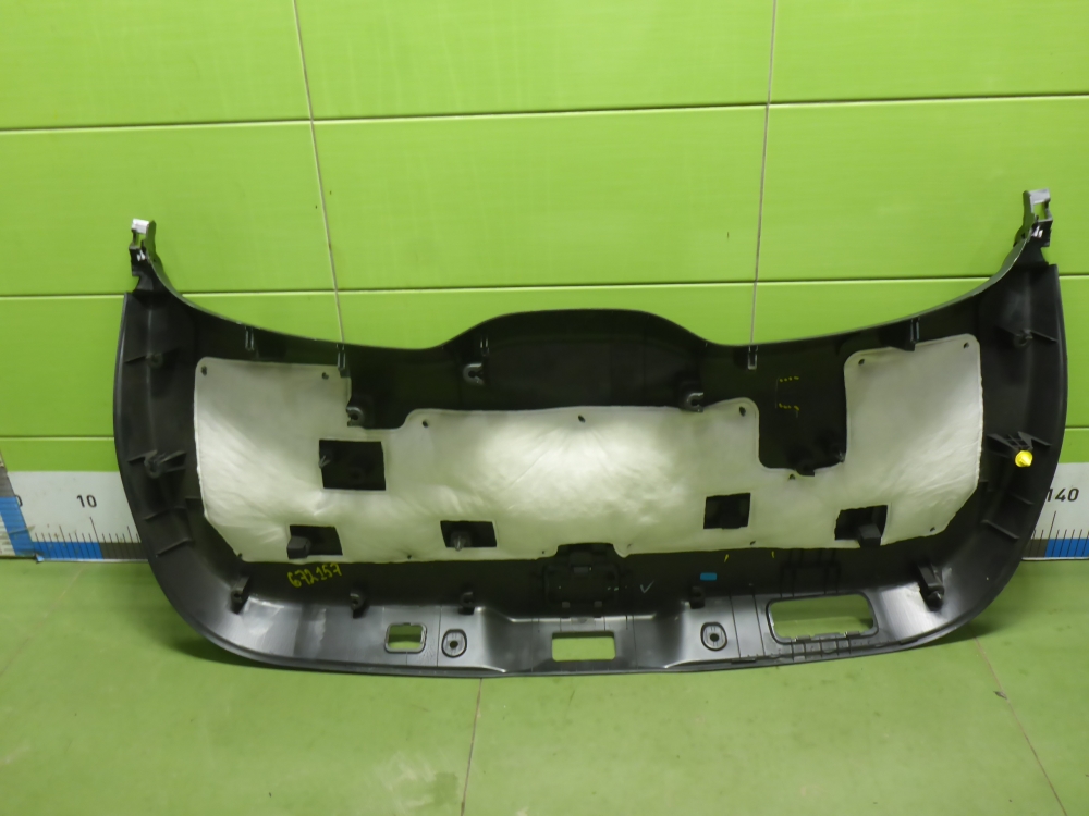 Обшивка двери багажника