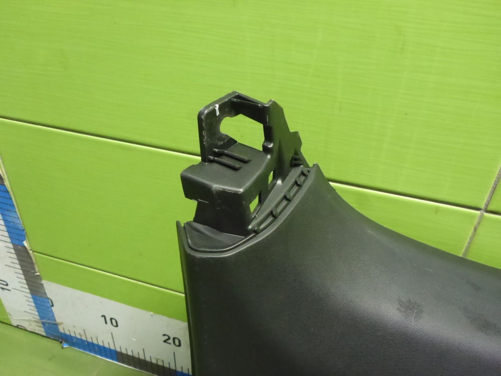 Обшивка двери багажника