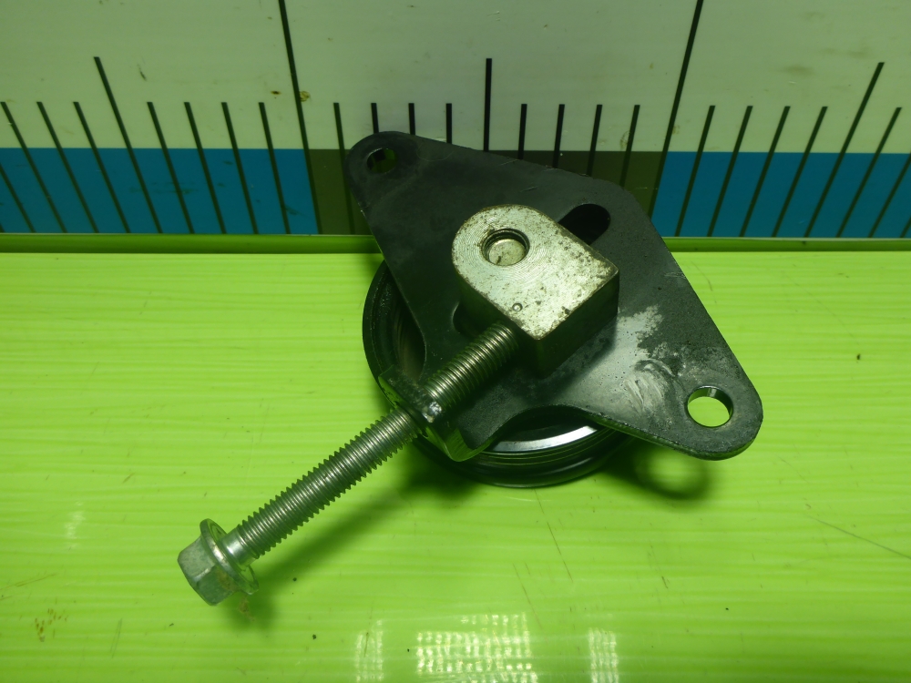 Ролик-натяжитель