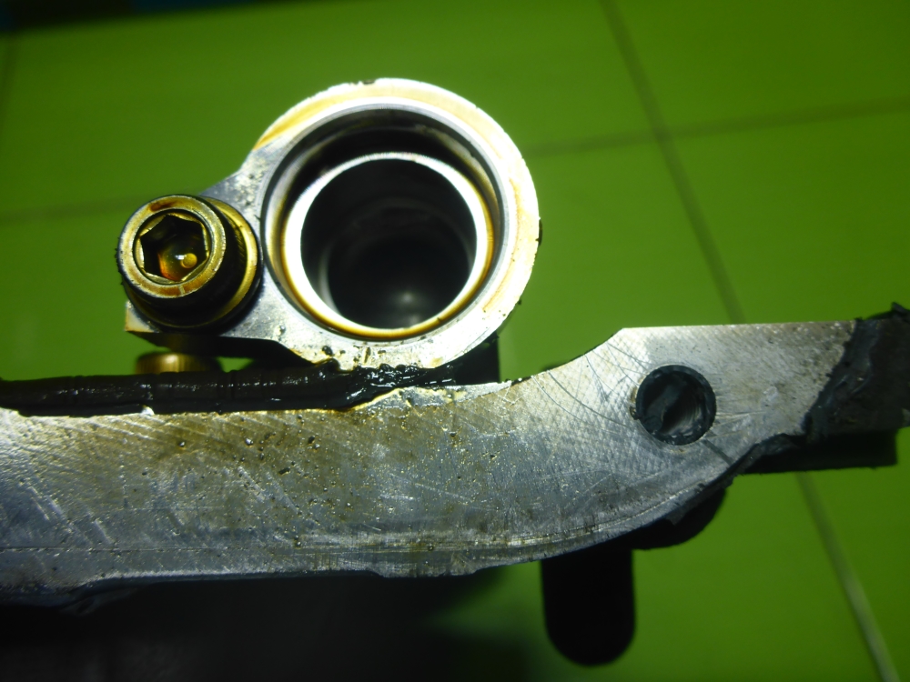 Крышка двигателя передняя