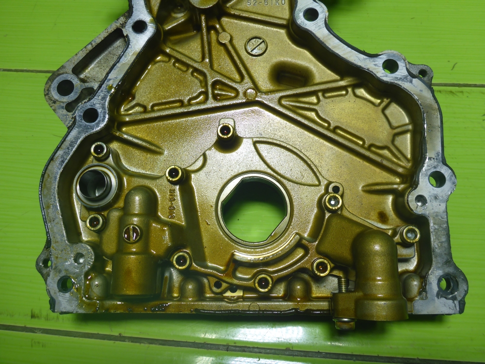 Крышка двигателя передняя