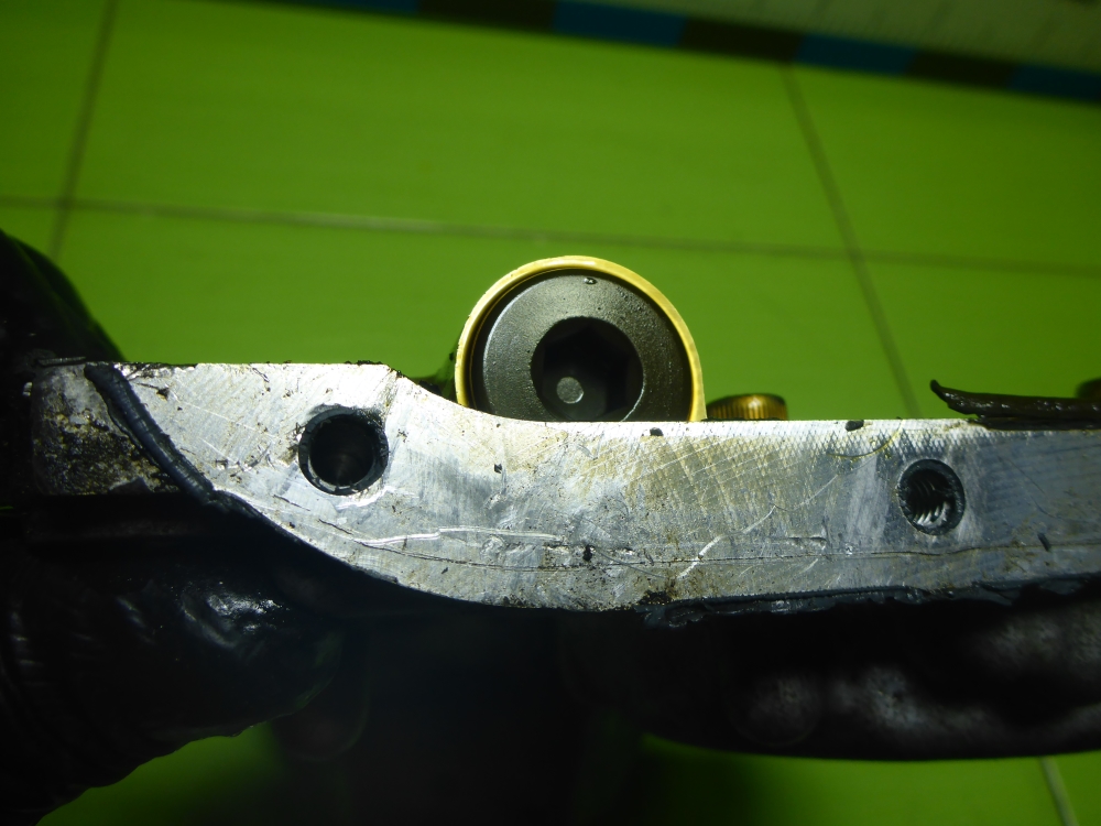 Крышка двигателя передняя