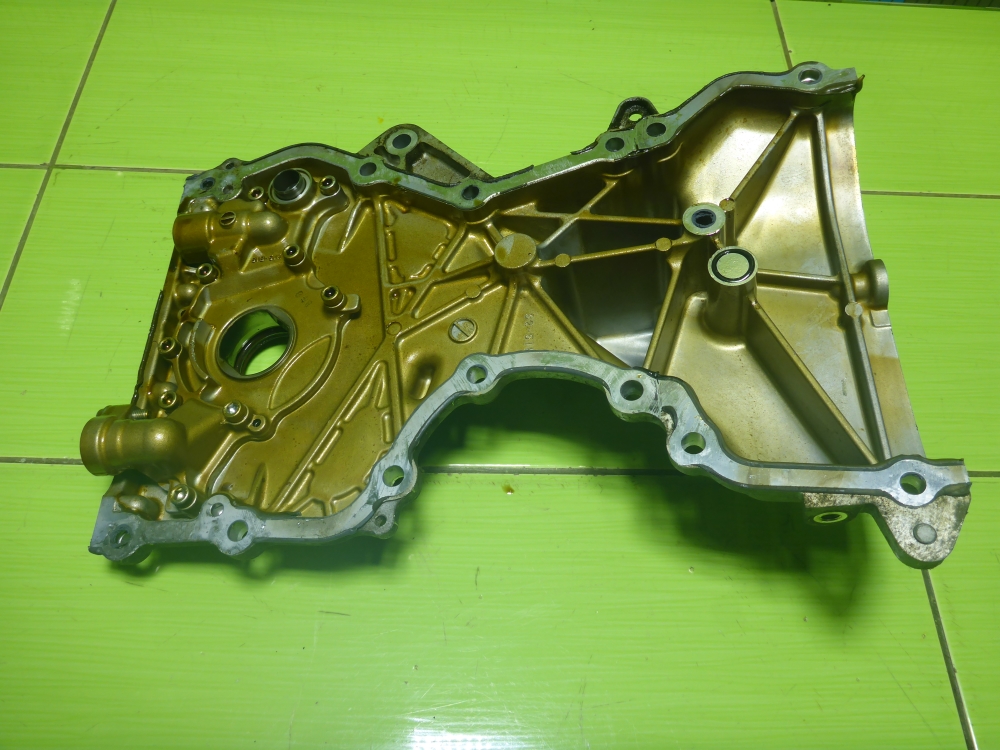 Крышка двигателя передняя