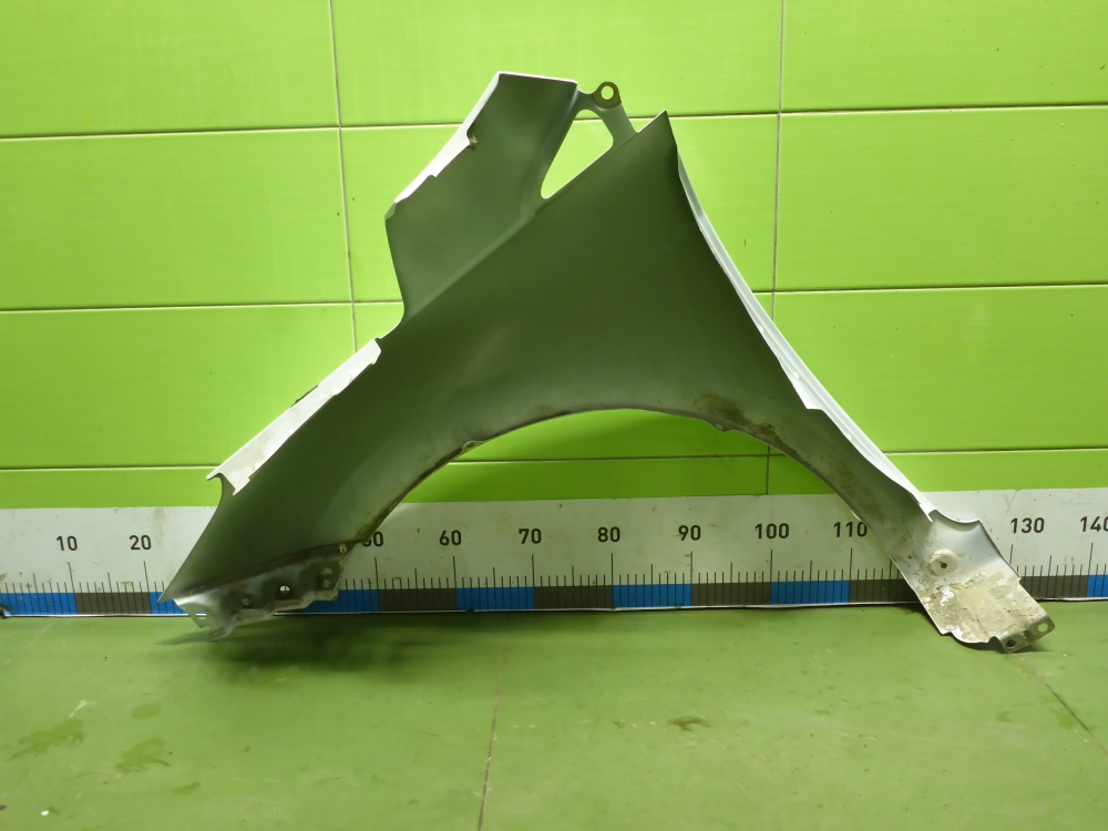 Крыло переднее правое