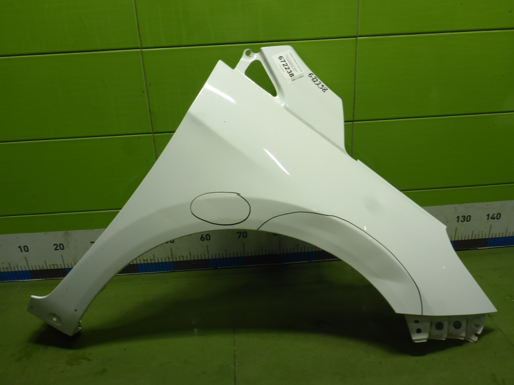 Крыло переднее правое